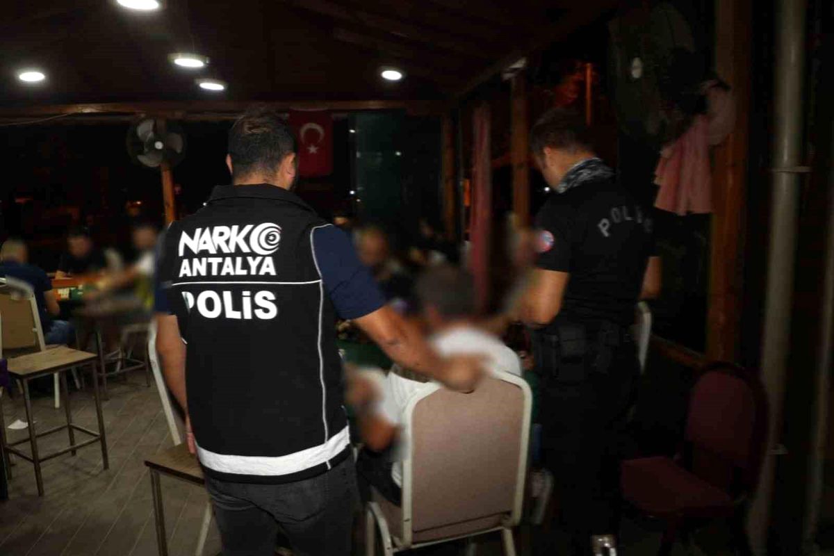 Antalya\'da kıraathane ve kafelere yönelik denetim yapıldı