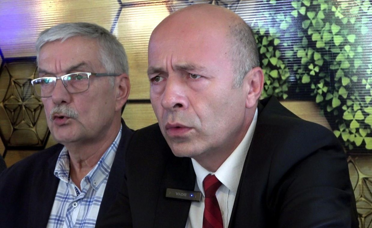 CHP\'li Başkanlar ve Meclis Üyeleri Bartın Belediye Başkanının Kalp Krizi Geçirdiğini Öğrendi