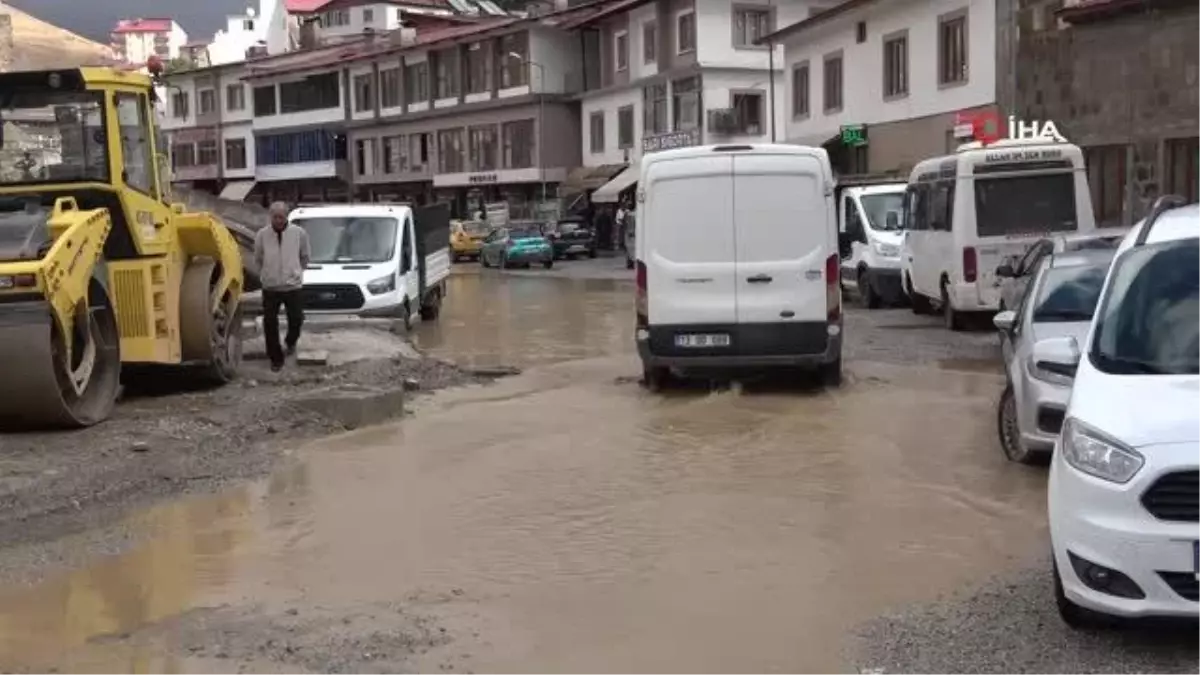 Bitlis\'te sağanak yağış taşkınlara ve göçüklere neden oldu