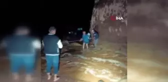 Bitlis'te şiddetli yağış: Mahsur kalan vatandaşlar kurtarıldı