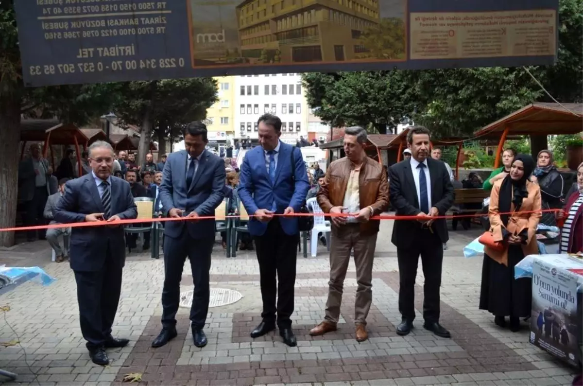 Bozüyük'te Kumral Abdal Yatılı Hafızlık Kız Kur'an Kursu Yararına Hayır Çarşısı Açıldı