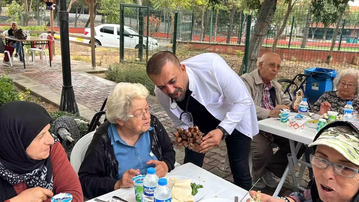 Bursalı Ünlü Ciğerci Yaşlılar İçin Ciğer Partisi Düzenledi