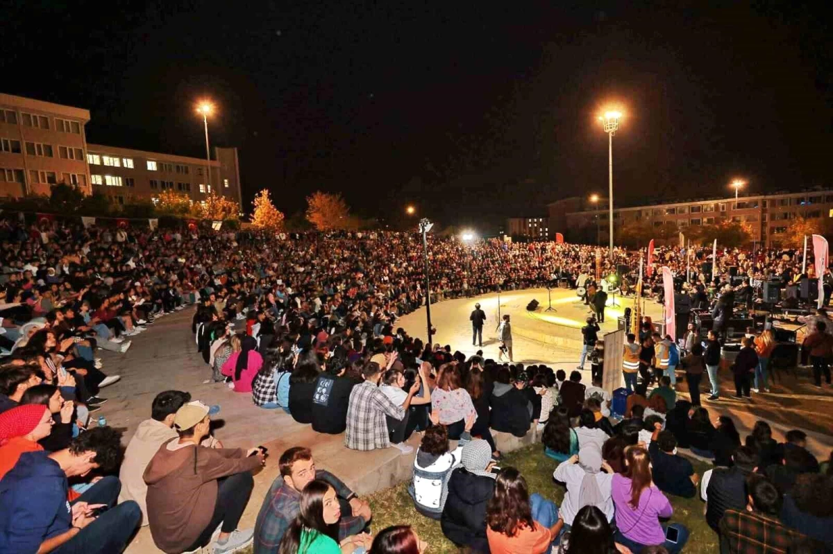 Denizli Büyükşehir Belediyesi, Türkiye Cumhuriyeti\'nin 100. kuruluş yıldönümüne özel Gençlik Festivali düzenliyor