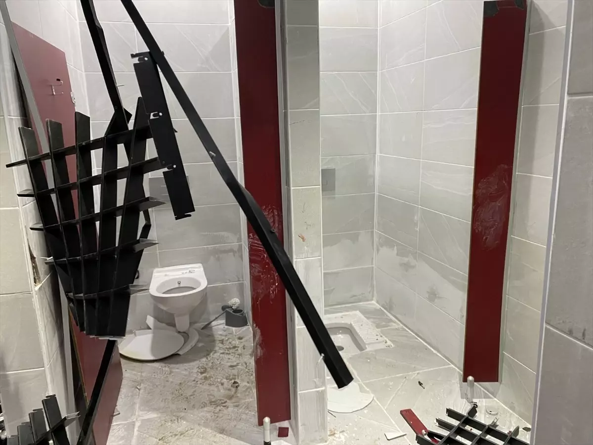 Elazığspor - Batman Petrol maçında statta hasar oluştu