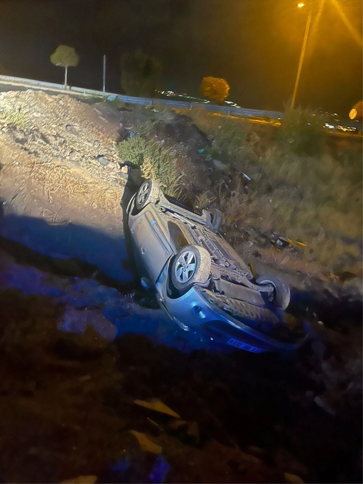 Elazığ\'da otomobilin şarampole devrilmesi sonucu 4 kişi yaralandı