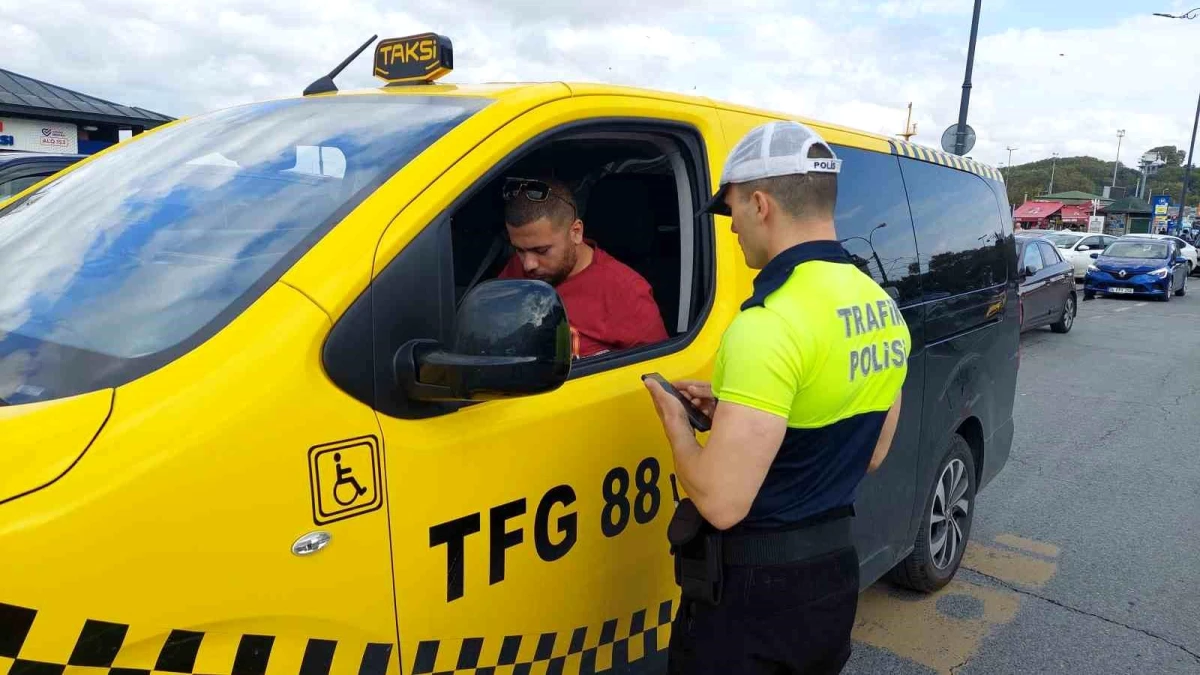 Eminönü\'nde Ticari Taksi Denetiminde Yolcu Seçen Sürücüler Yakalandı