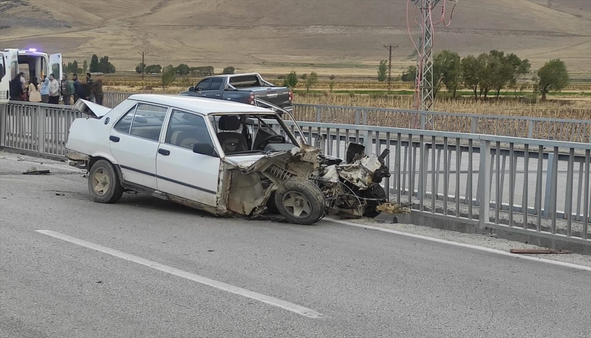 Erzurum\'da Otomobil Köprüden Düştü, Sürücü Ağır Yaralandı