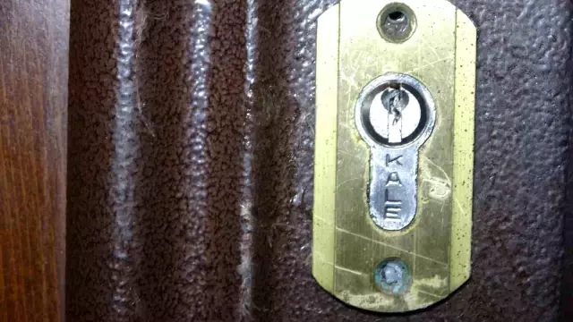 Çekmeköy'de Kiracılara Yapışkanlı Kapı Şoku