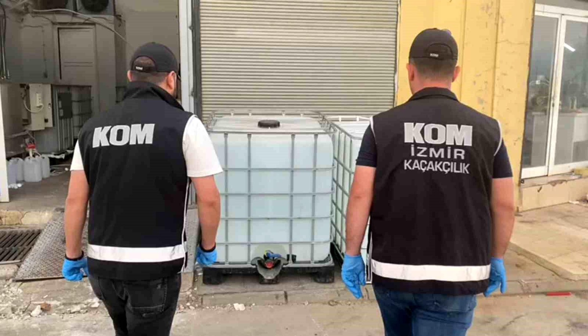 İzmir\'de Sahte Alkol İmalathanesi ve Sigara Kaçakçılığı Operasyonu