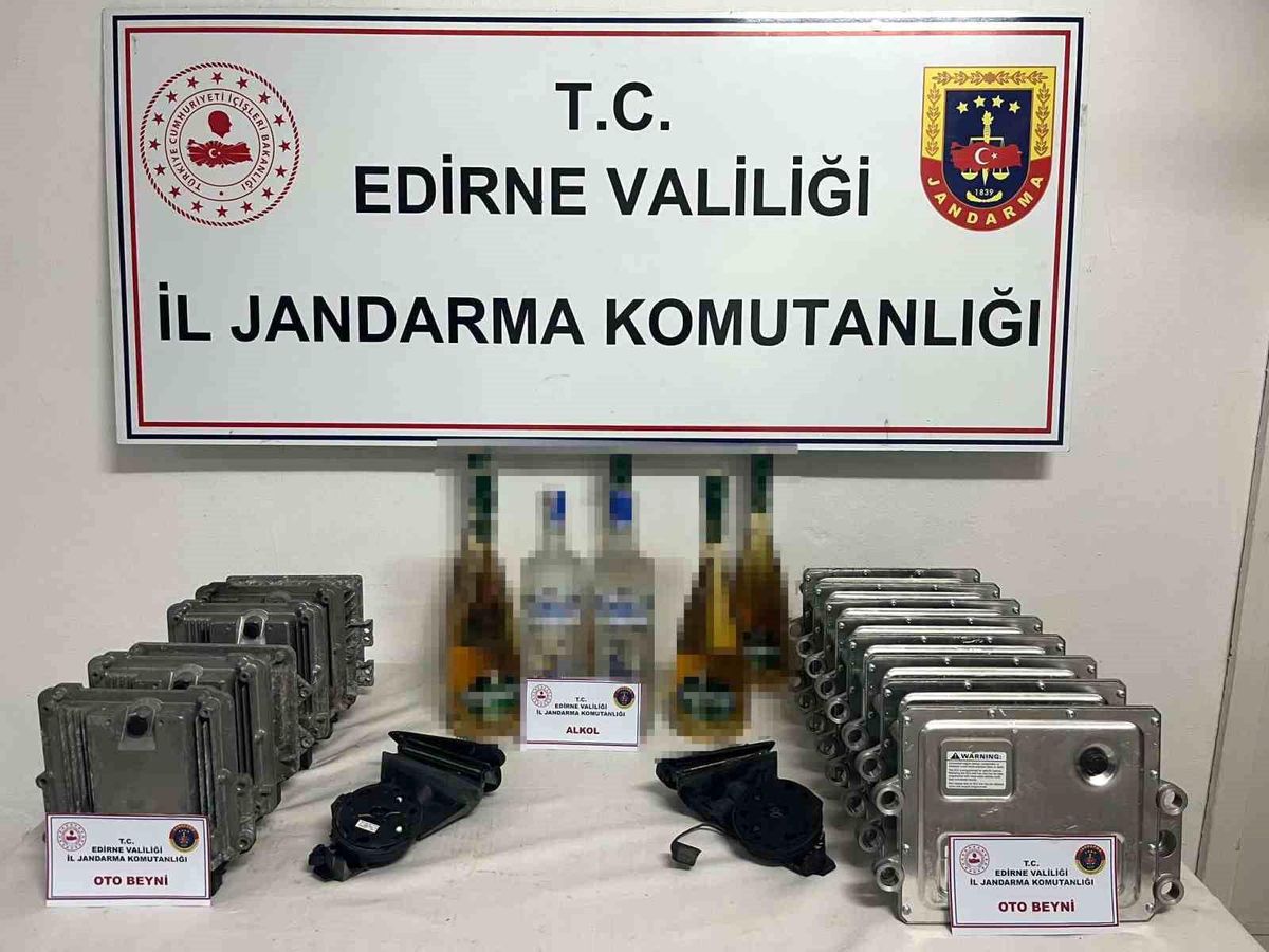 Edirne\'de Yapılan Aramada Kaçak Ürünler Ele Geçirildi