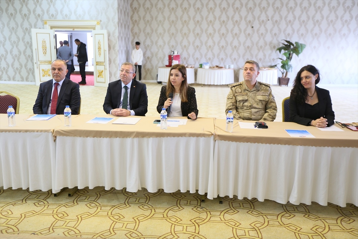 Kars\'ta Kolluk Kuvvetlerine Temel Haklar Eğitimi Veriliyor