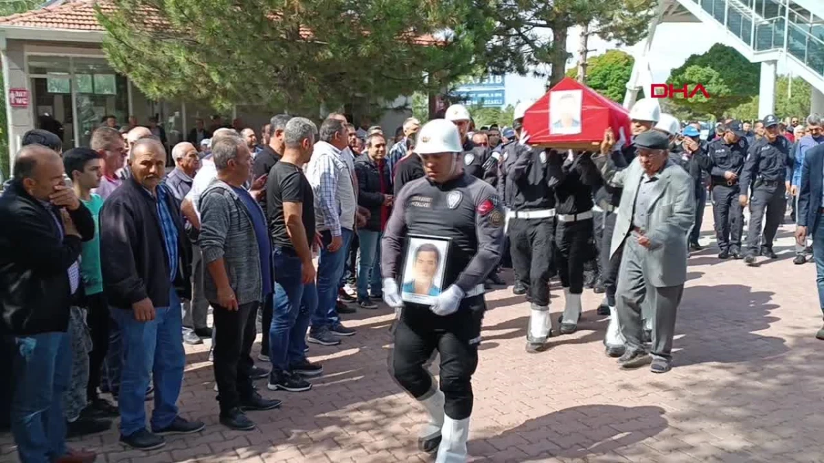 Nevşehir\'de TIR kazasında hayatını kaybeden polis memuru ve eşi toprağa verildi