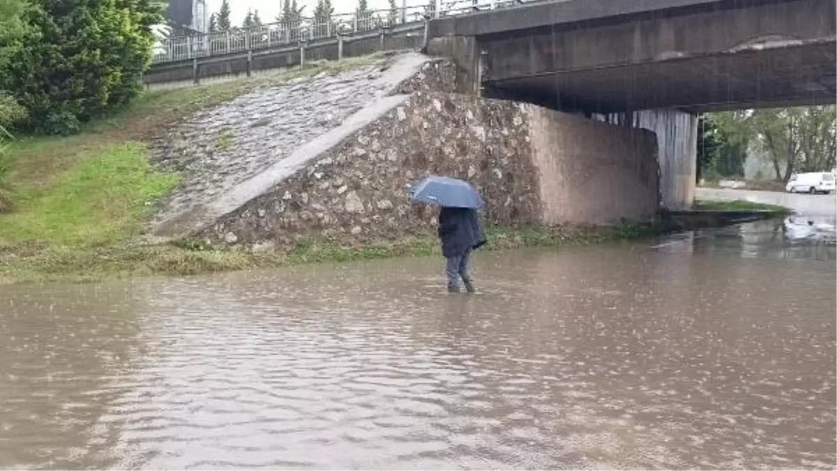 Kocaeli Başiskele\'de Alt Geçit Sular Altında Kaldı