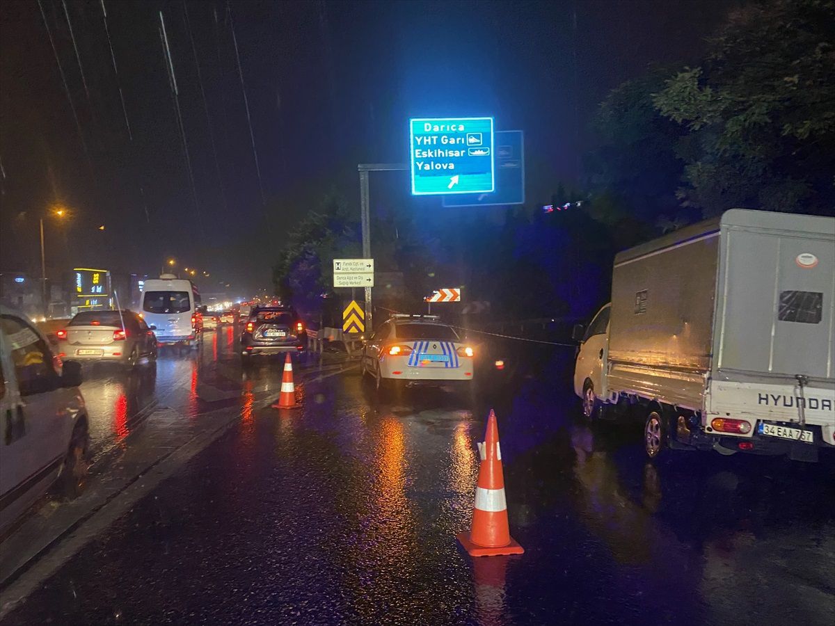 Kocaeli\'de Şiddetli Yağışlar Hayatı Olumsuz Etkiledi
