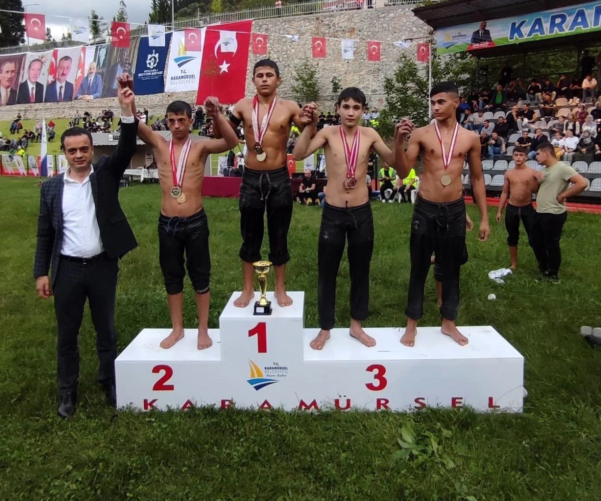 Körfez Belediyesi Gençlerbirliği Spor Kulübü Güreşçileri Üçüncülük Elde Etti