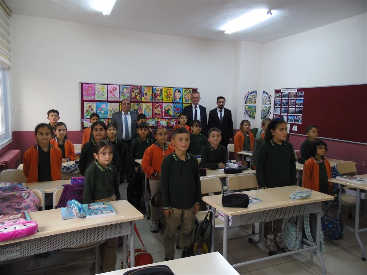 Orta Kaymakamı Erkan Minuz, Yaylakent İlkokulu\'nu ziyaret etti