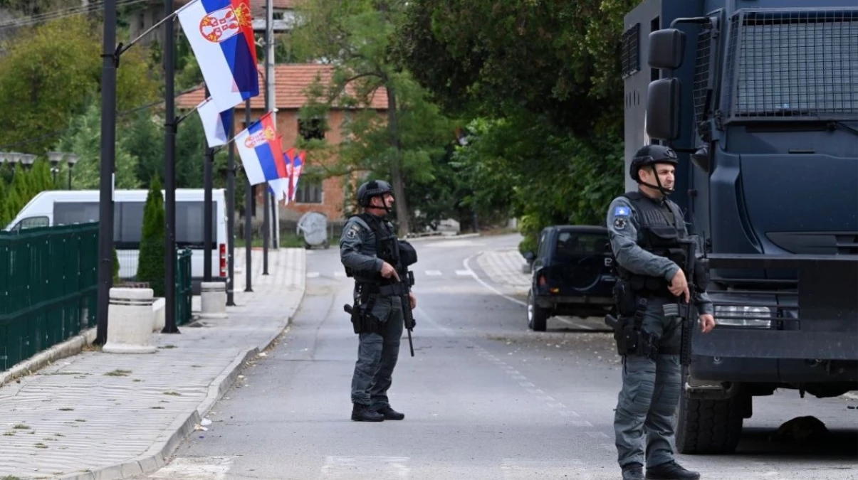 Sırbistan Kosova sınırına konuşlandırdığı askeri birliklerin büyük çoğunluğunu geri çekti