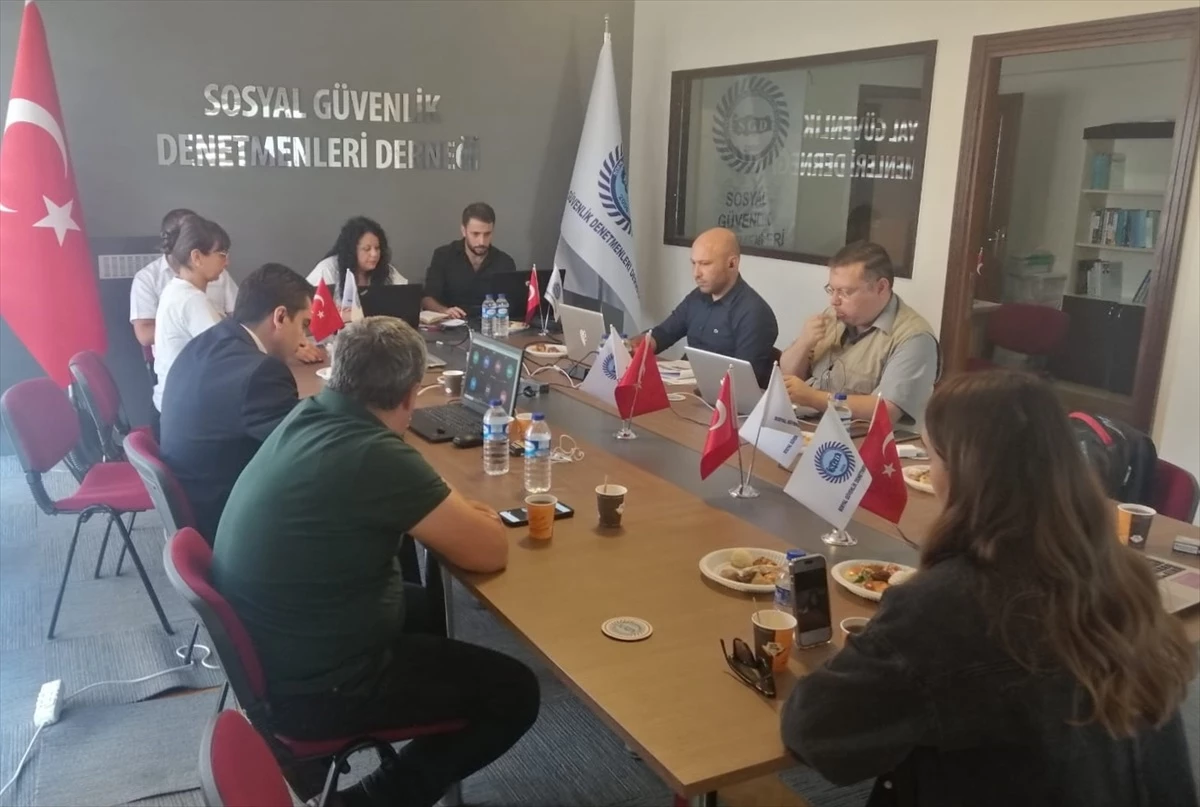 Sosyal Güvenlik Denetmenleri Derneği\'nin 11. Olağan Genel Kurulu\'nda Mustafa Şahin başkan seçildi
