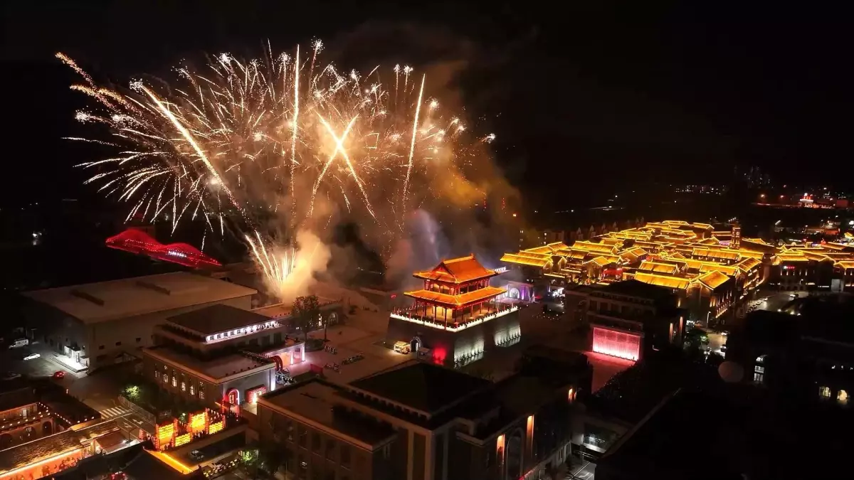 Ulusal Gün, Çin\'in Dört Bir Yanında Coşkuyla Kutlanıyor