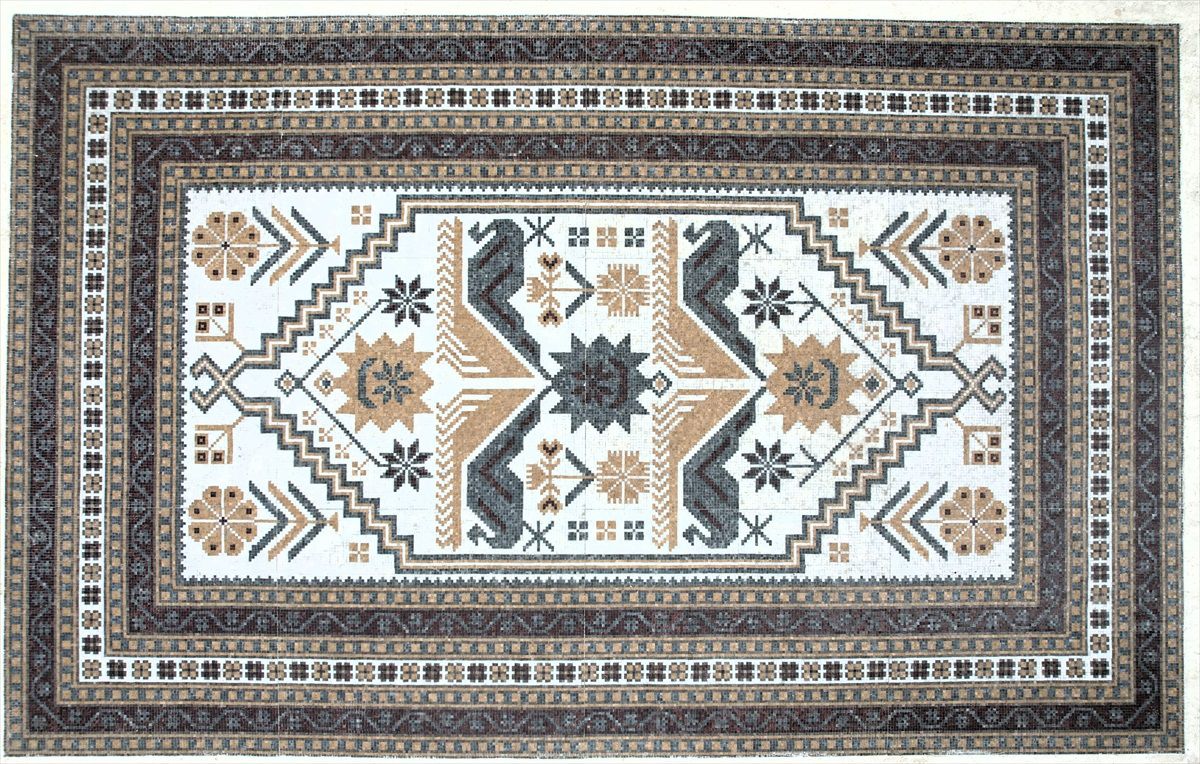 Sındırgı\'da Yağcıbedir halı motifleri caddeleri süslüyor