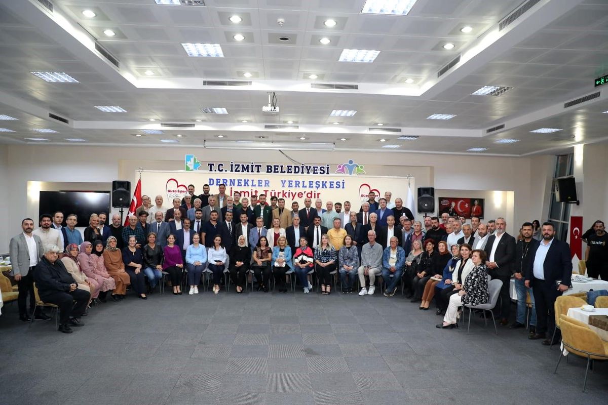 İzmit Belediye Başkanı Yöre Dernekleriyle Bir Araya Geldi