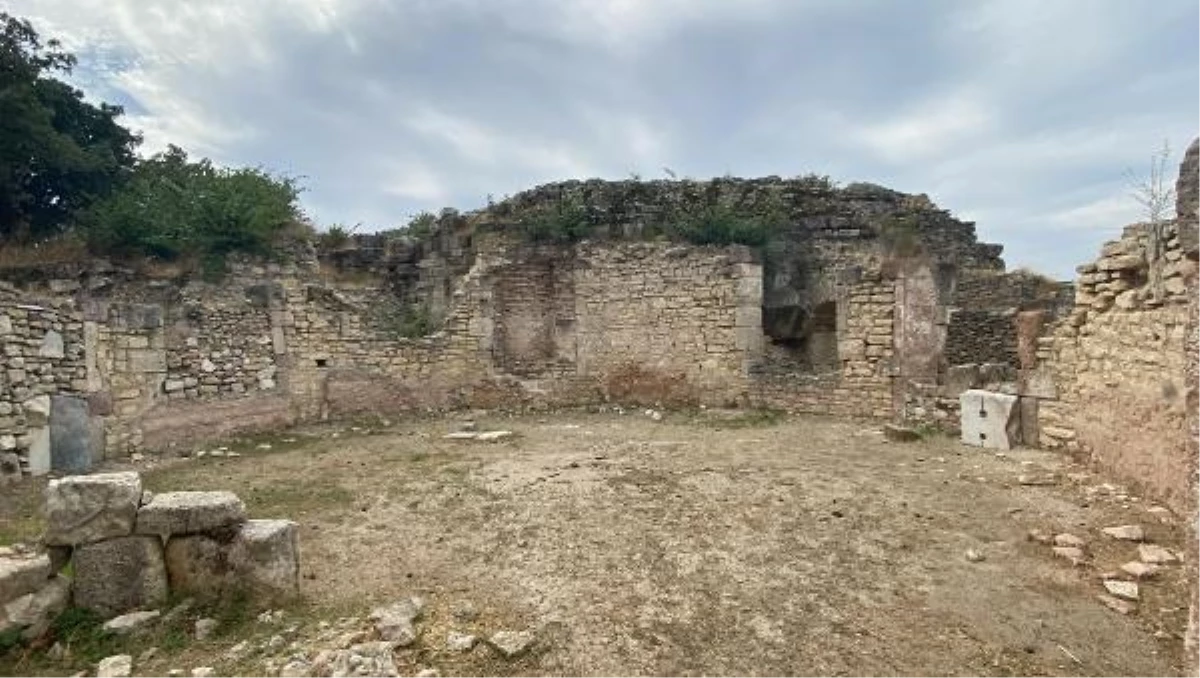 Çanakkale\'de 2 Bin 400 Yıllık Antik Kentte Restorasyon Çalışmaları Başladı