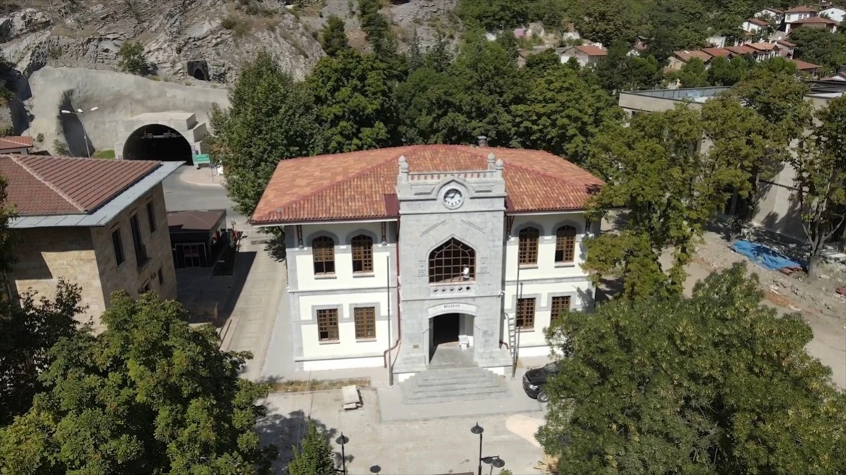 Atatürk\'ün Amasya\'da halkla buluştuğu tarihi belediye binası restore edildi