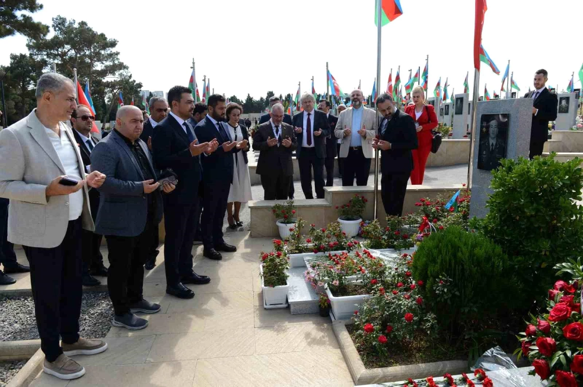 ATO Başkan Vekili Yılmaz, Haydar Aliyev\'in mezarını ziyaret etti