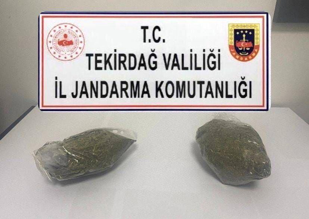 Tekirdağ\'da Jandarma Tarafından Yakalanan Şüpheliden Kubar Esrar Çıktı