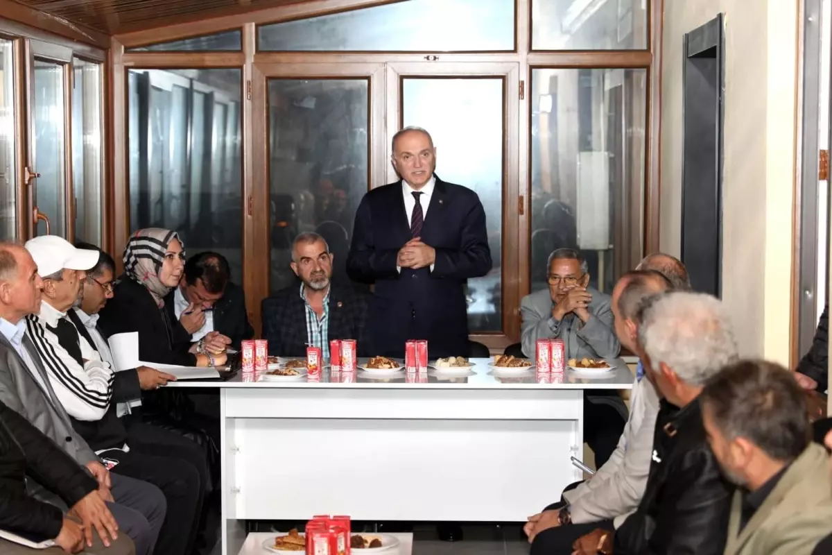 Düzce Belediye Başkanı Dr. Faruk Özlü, Mahalle İhtiyaçlarını Yerinde Tespit Ediyor