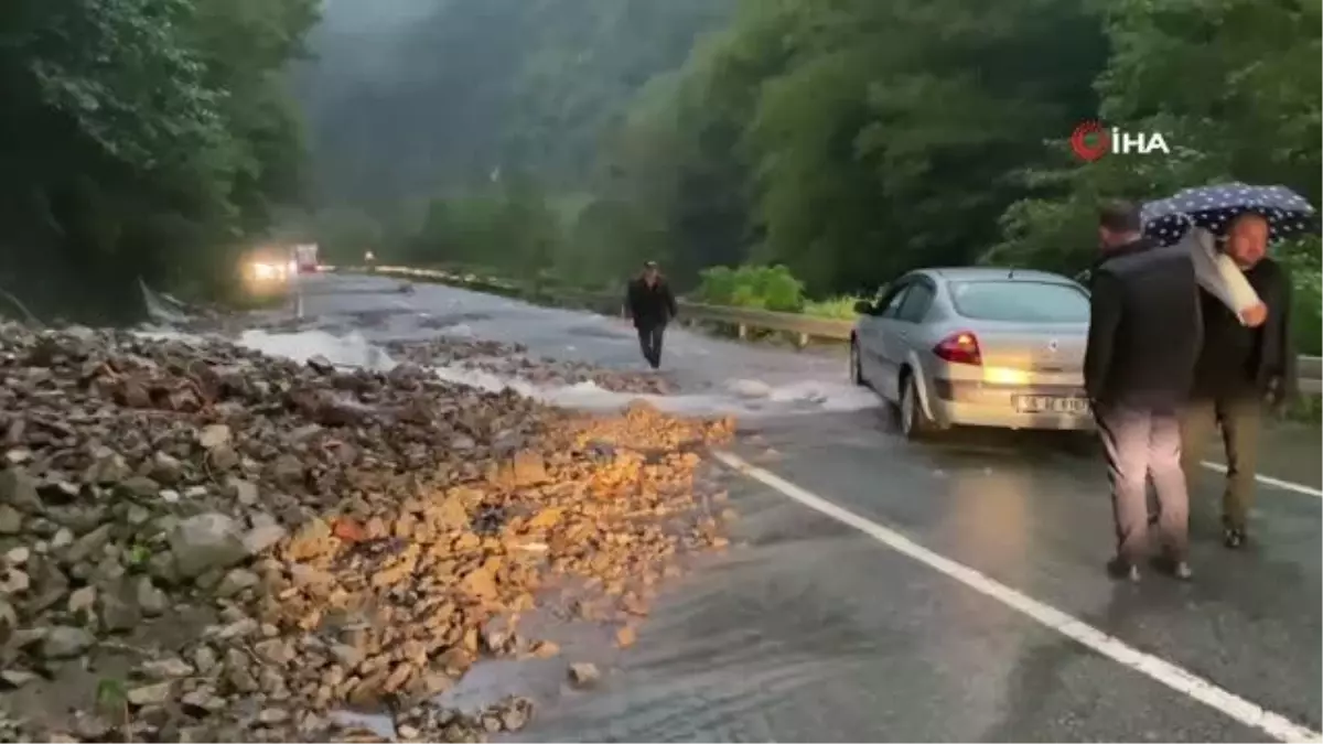 Borçka-Hopa karayolu sel ve heyelanlara teslim