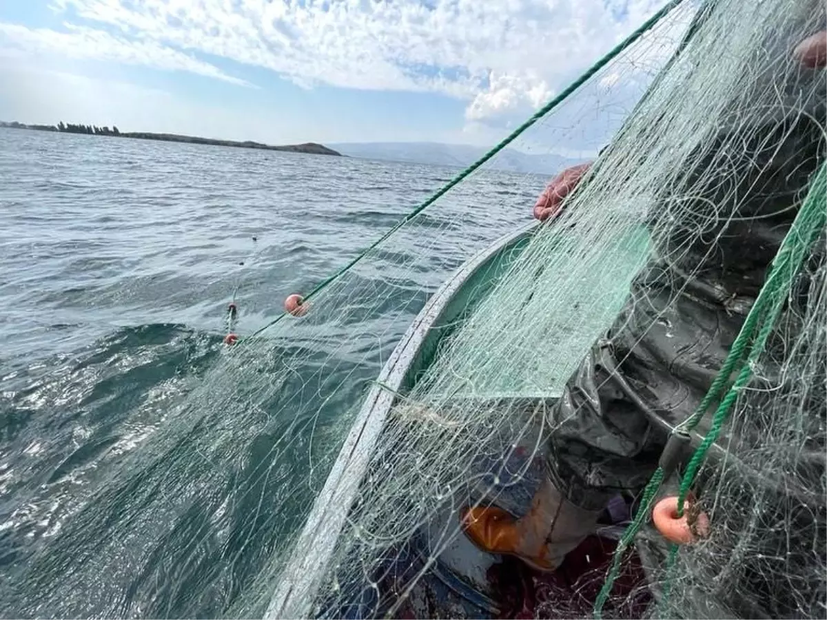 Ardahan İl Tarım ve Orman Müdürlüğü, Çıldır Gölü\'nde Denetimler Yaptı
