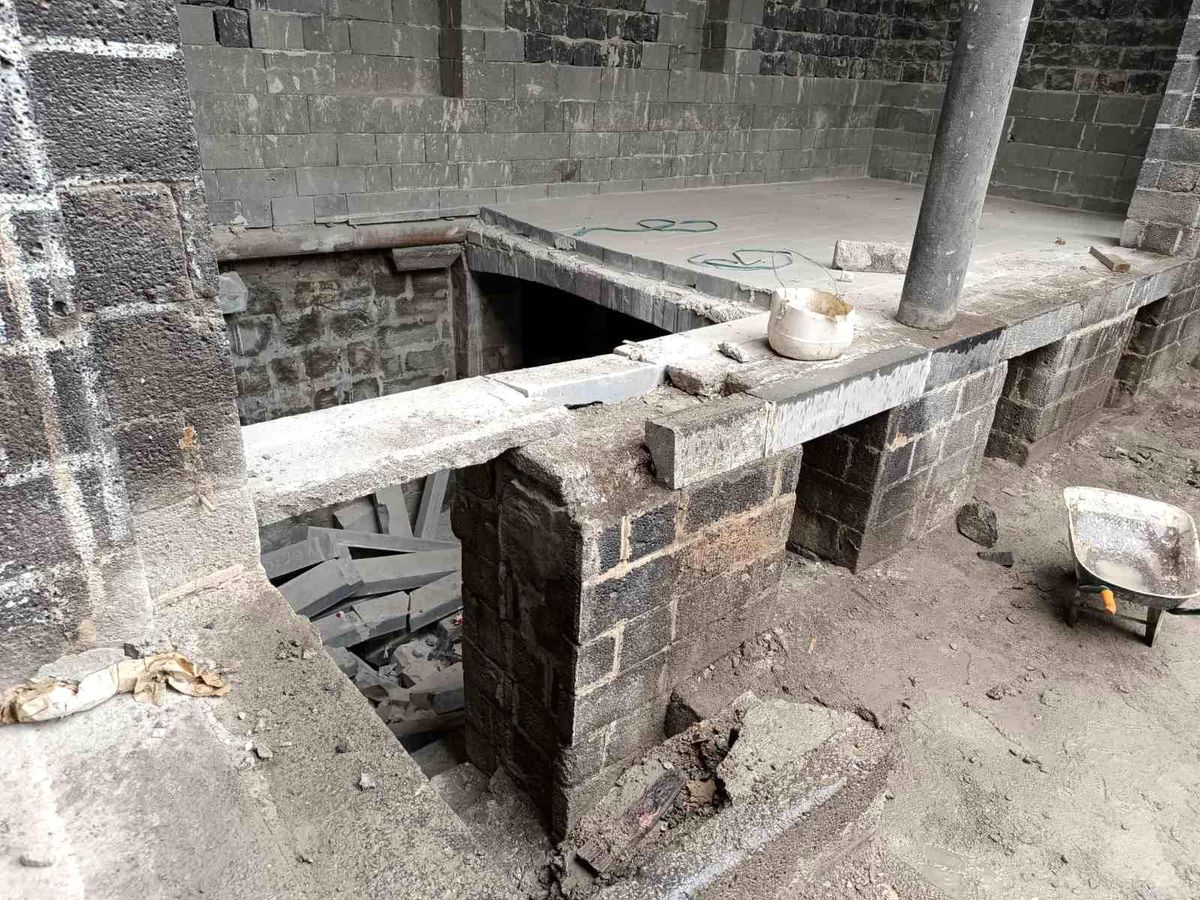Diyarbakır Sur ilçesinde yapı restorasyonu sırasında çökme: 2 kişi yaralandı
