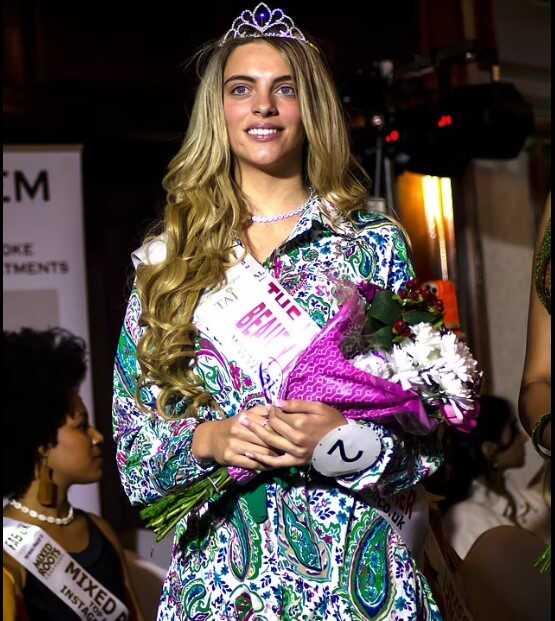 Dünya'da ilk kez Londra'da düzenlenen 'makyajsız' güzellik yarışmasını bir diş hemşiresi kazandı Dünya'da ilk kez Londra'da düzenlenen 'makyajsız' güzellik yarışmasını bir diş hemşiresi kazandı