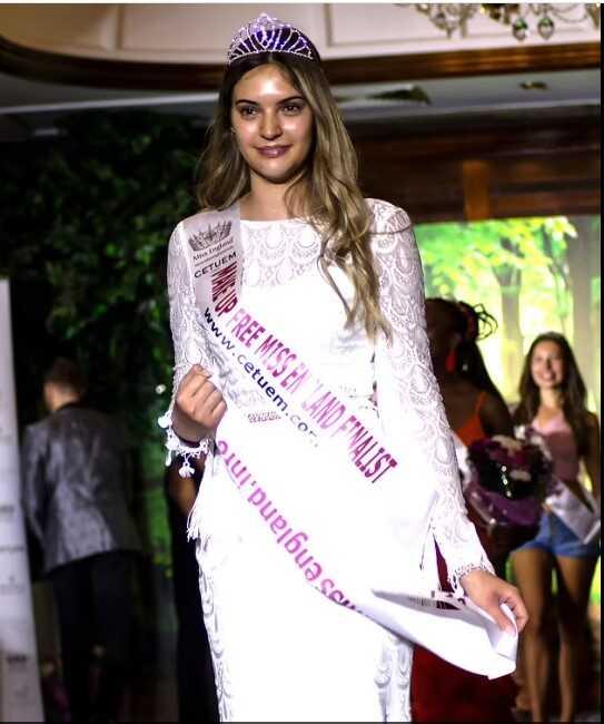 Dünya'da ilk kez Londra'da düzenlenen 'makyajsız' güzellik yarışmasını bir diş hemşiresi kazandı Dünya'da ilk kez Londra'da düzenlenen 'makyajsız' güzellik yarışmasını bir diş hemşiresi kazandı