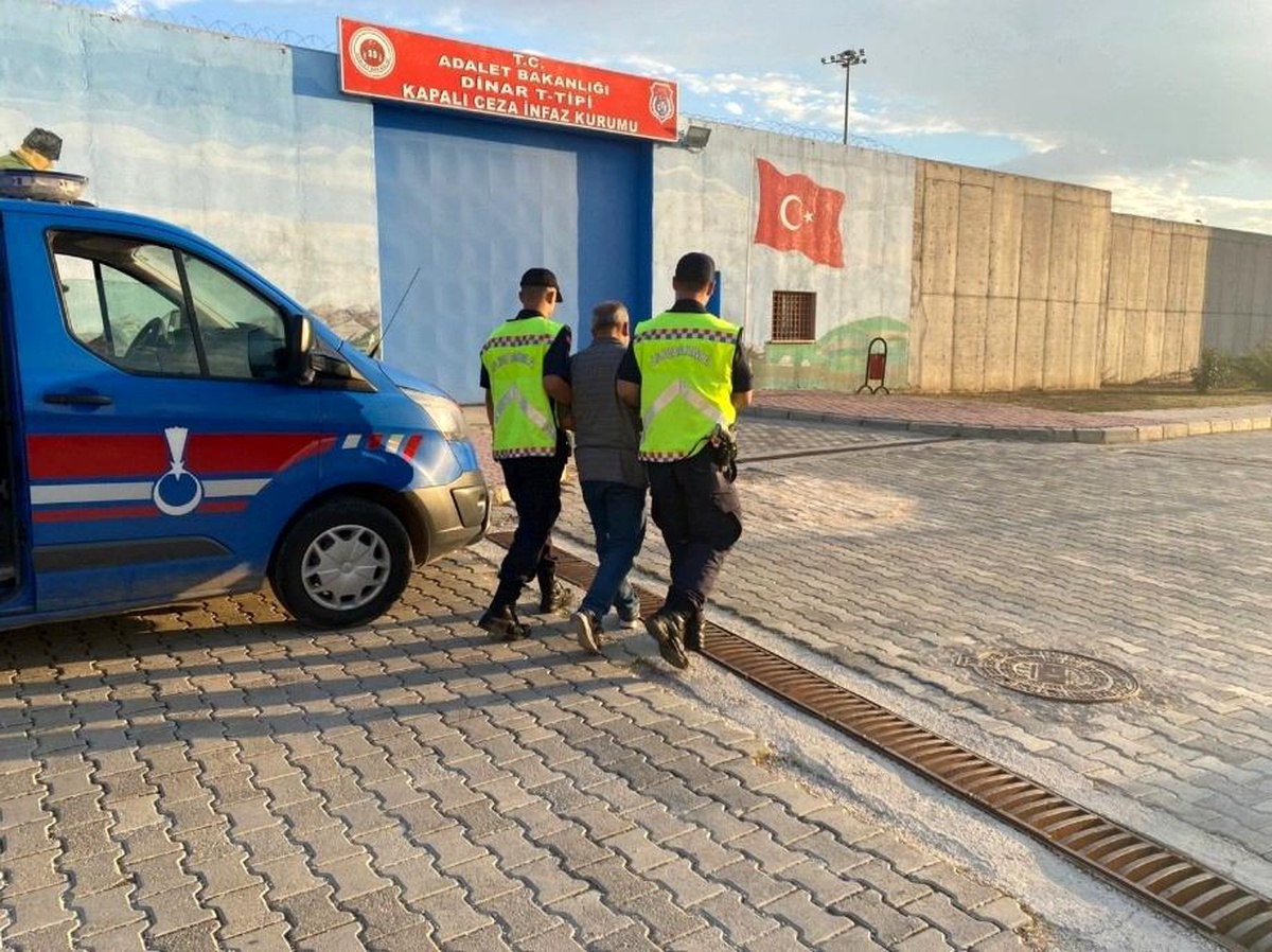 Afyonkarahisar\'da FETÖ üyesi aranan şahıs jandarma tarafından yakalandı