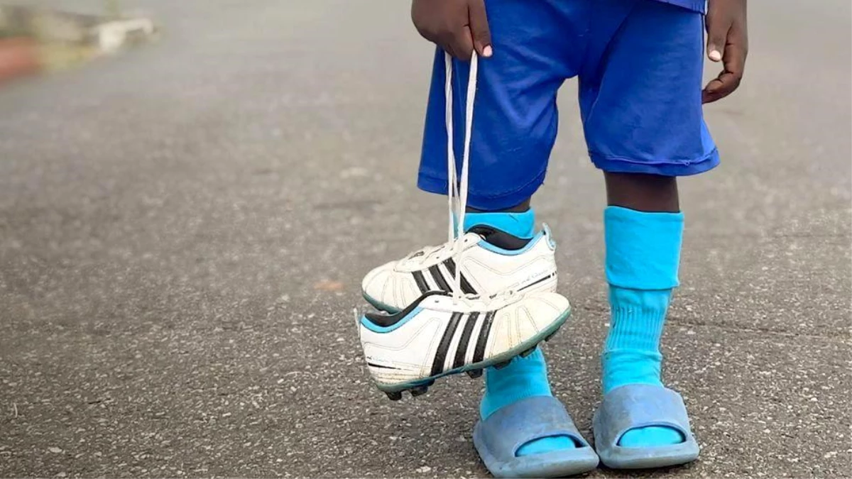 Gabon\'un çocuk futbolcuları nasıl istismar edildi?