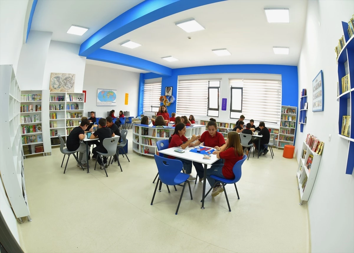 Gömeç\'te özel sektör desteğiyle okula kazandırılan kütüphane açıldı