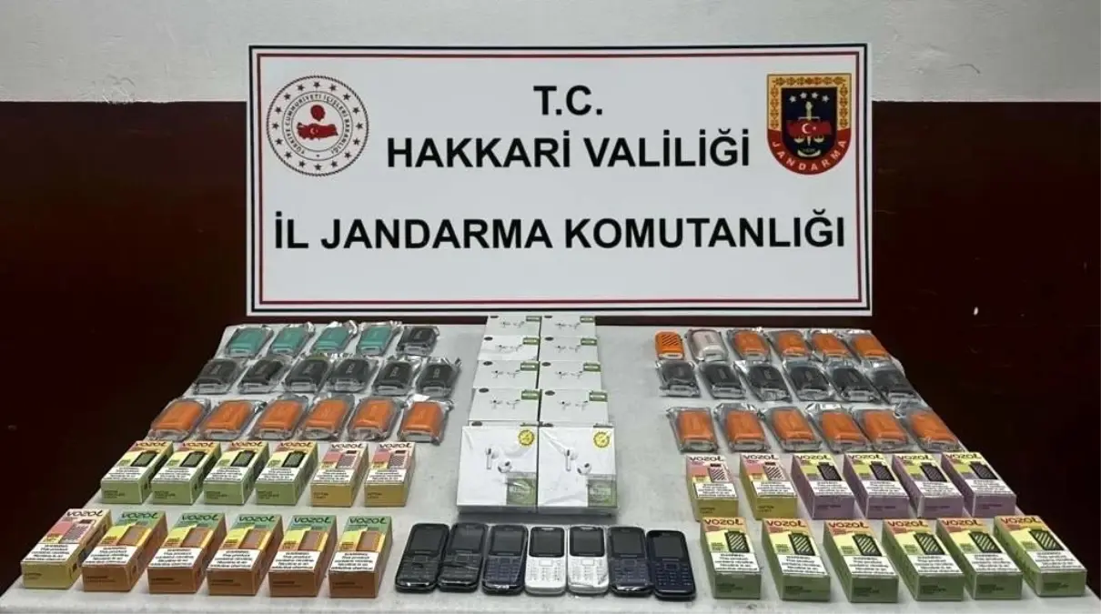 Hakkari\'de Jandarma Operasyonunda Gümrük Kaçağı Malzemeler Ele Geçirildi