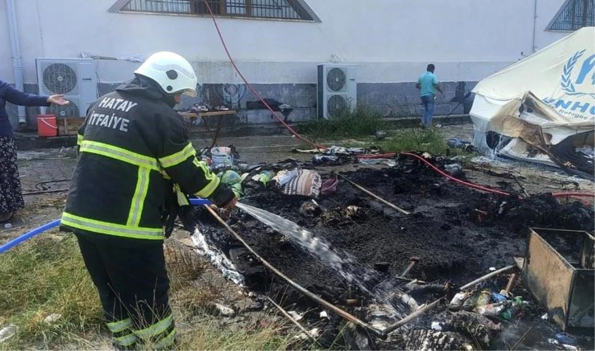 Hatay\'ın Arsuz ilçesinde çıkan yangında çadır kullanılamaz hale geldi