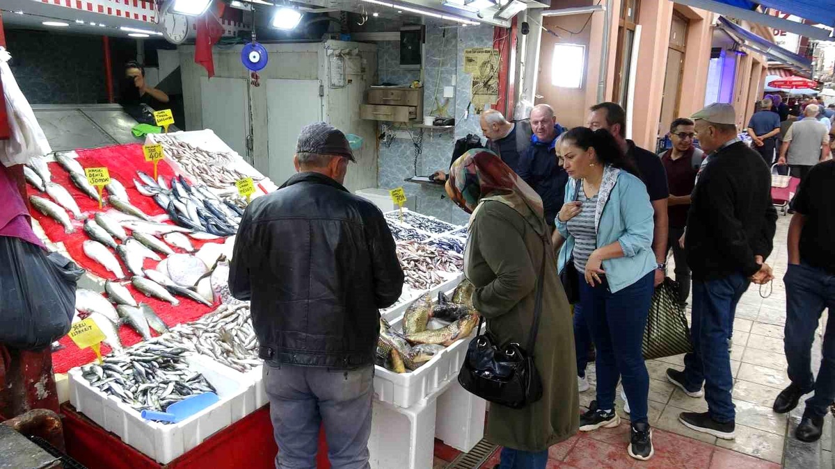 Samsun\'da Hamsi Fiyatları Havaların Bozmasıyla Yükseldi