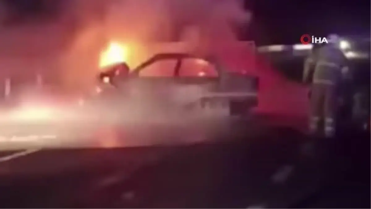 Kamyonet ile çarpışan otomobil alev topuna döndü: 1 ölü, 2 yaralı