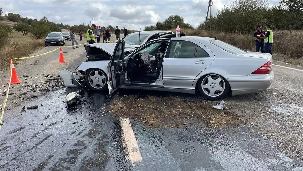 Karabük'ün Eflani ilçesinde iki otomobil çarpıştı: 4 yaralı