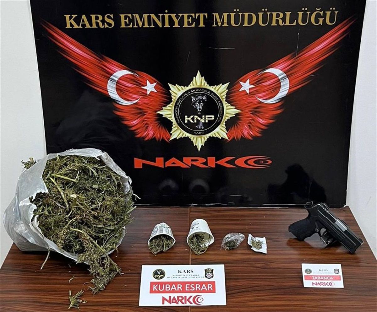 Kars\'ta Uyuşturucu Operasyonunda 3 Şüpheli Tutuklandı