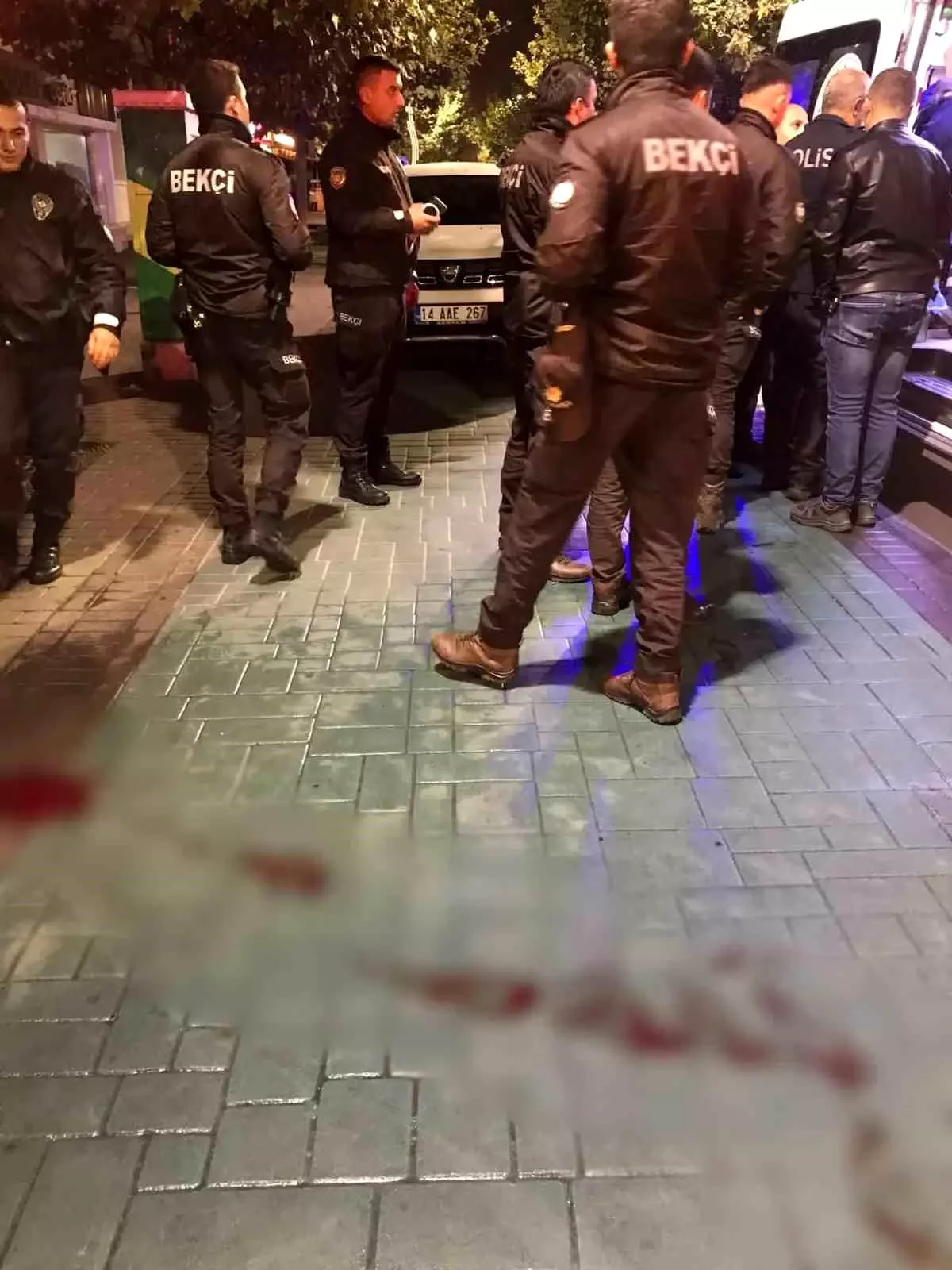 Bolu\'da Tartıştığı Kız Arkadaşıyla Bileklerini Kesip Ambulanstan Kaçmaya Çalışan Genç Yakalandı