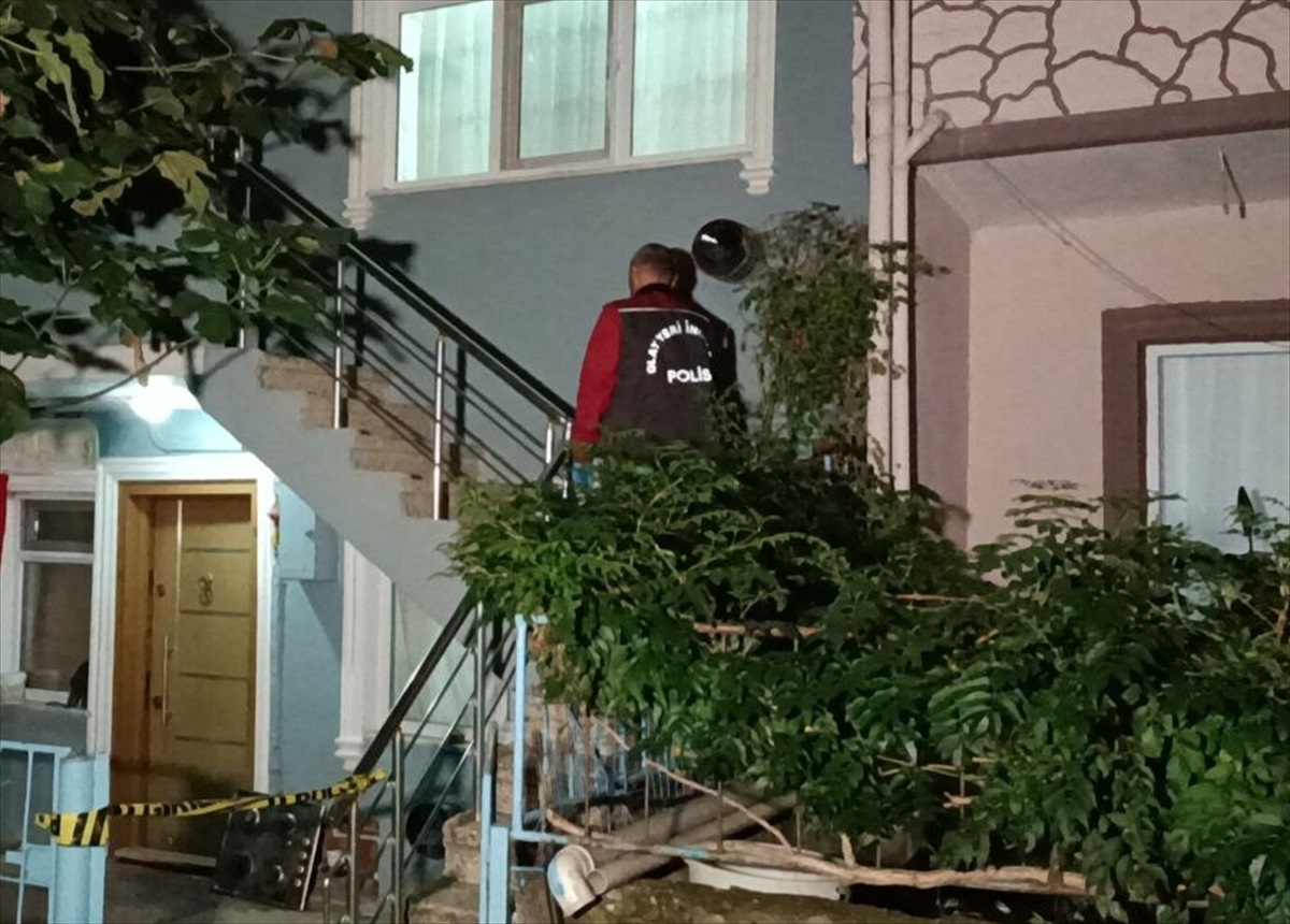 İzmit\'te Bir Kişi Babasını Silahla Yaraladı