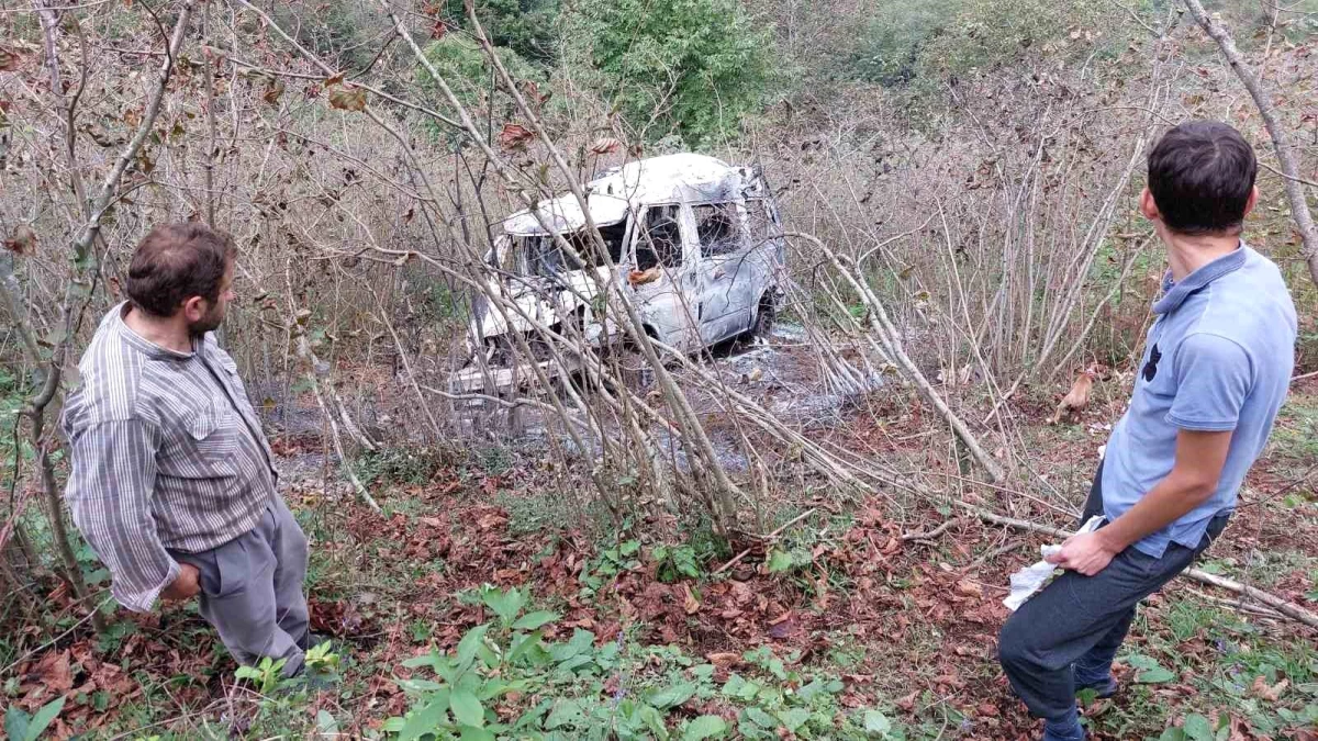 Samsun\'da Okul Servisi Minibüsü Kaza Sonucu Tamamen Yandı