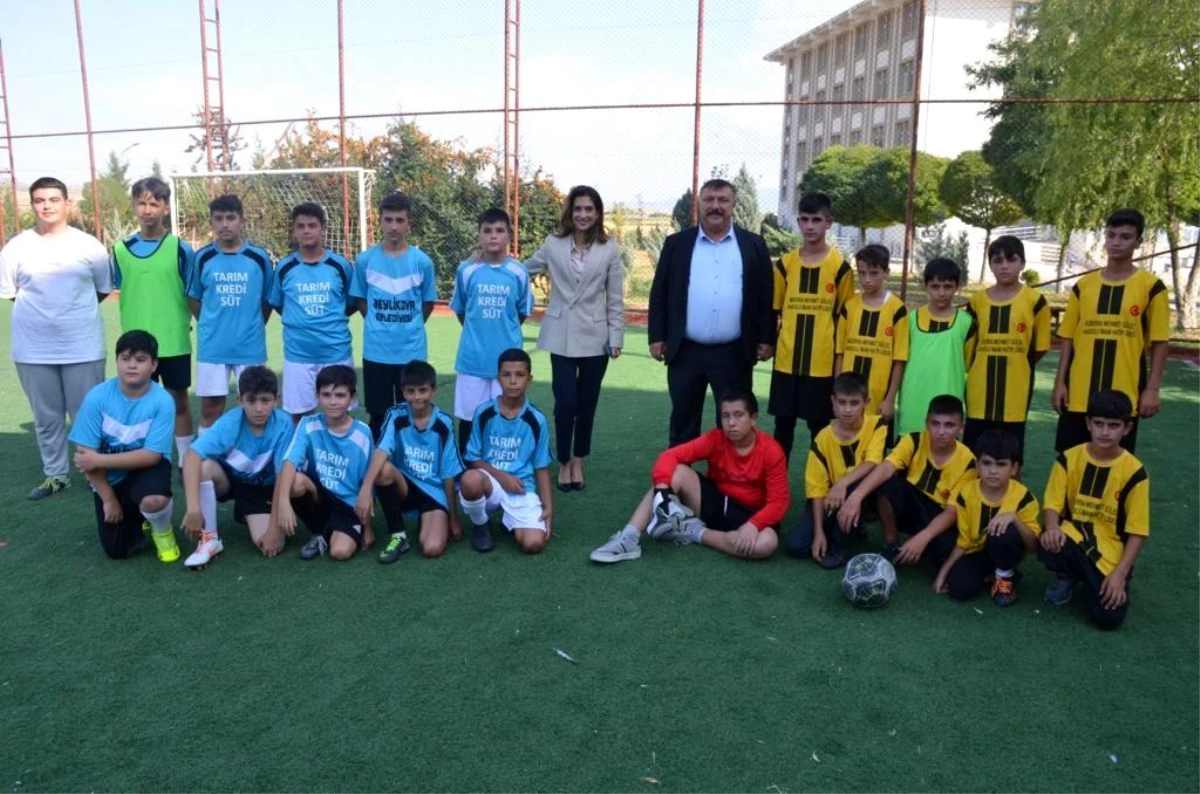 Eskişehir Beylikova\'da Cumhuriyetimizin 100. Yılı Futbol Turnuvası Başladı