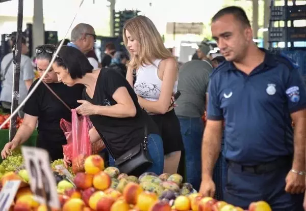 Antalya semt pazarlarında bağırarak satış yapanlara 1295 TL ceza kesildi