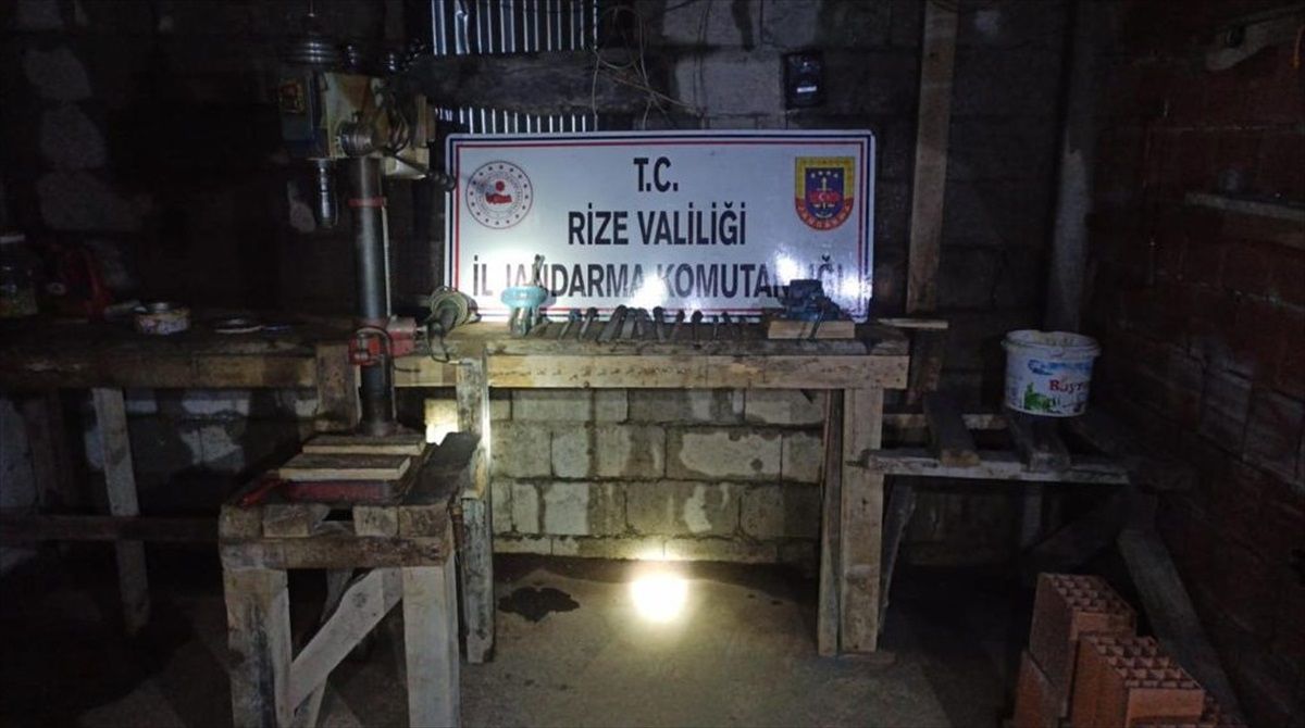 Rize\'de Kaçak Silah İmalatı Operasyonu: İki Şüpheli Gözaltına Alındı